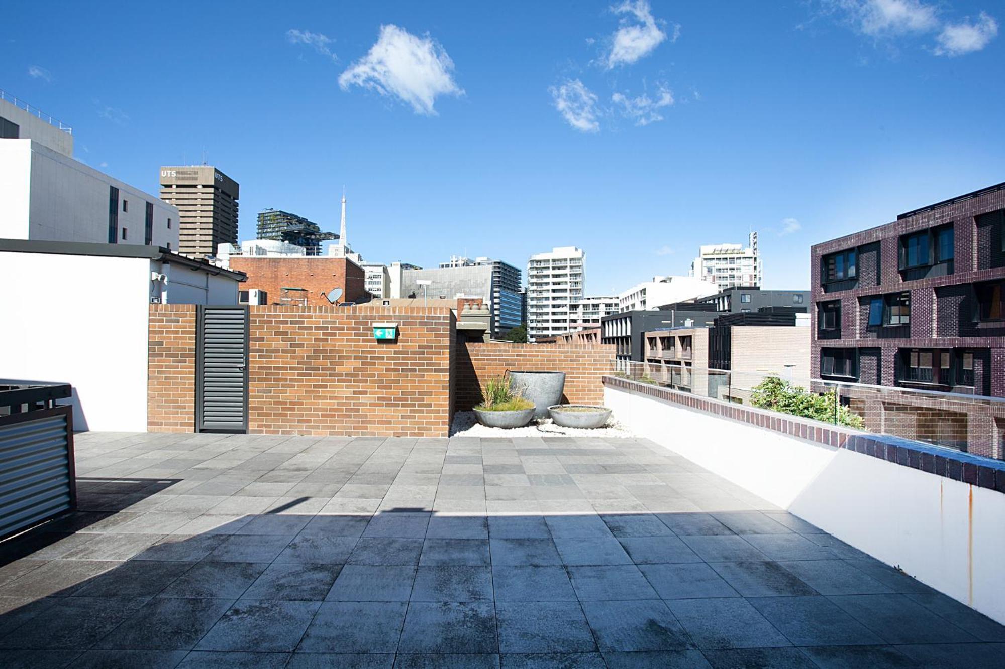 Apartment Stylish With Balcony Near Darling Square